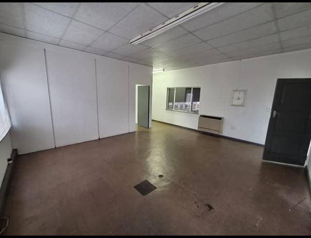 650M² WAREHOUSE TO LET IN WADEVILLE